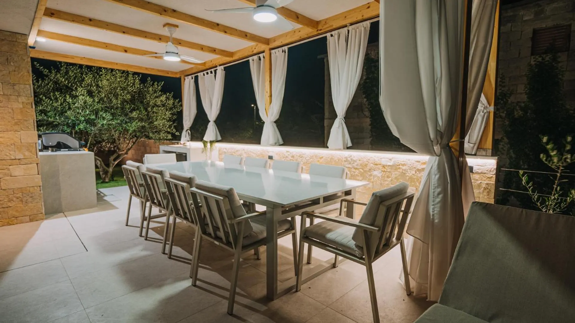 Villa Santa Barbara Privlaka  Kroatië